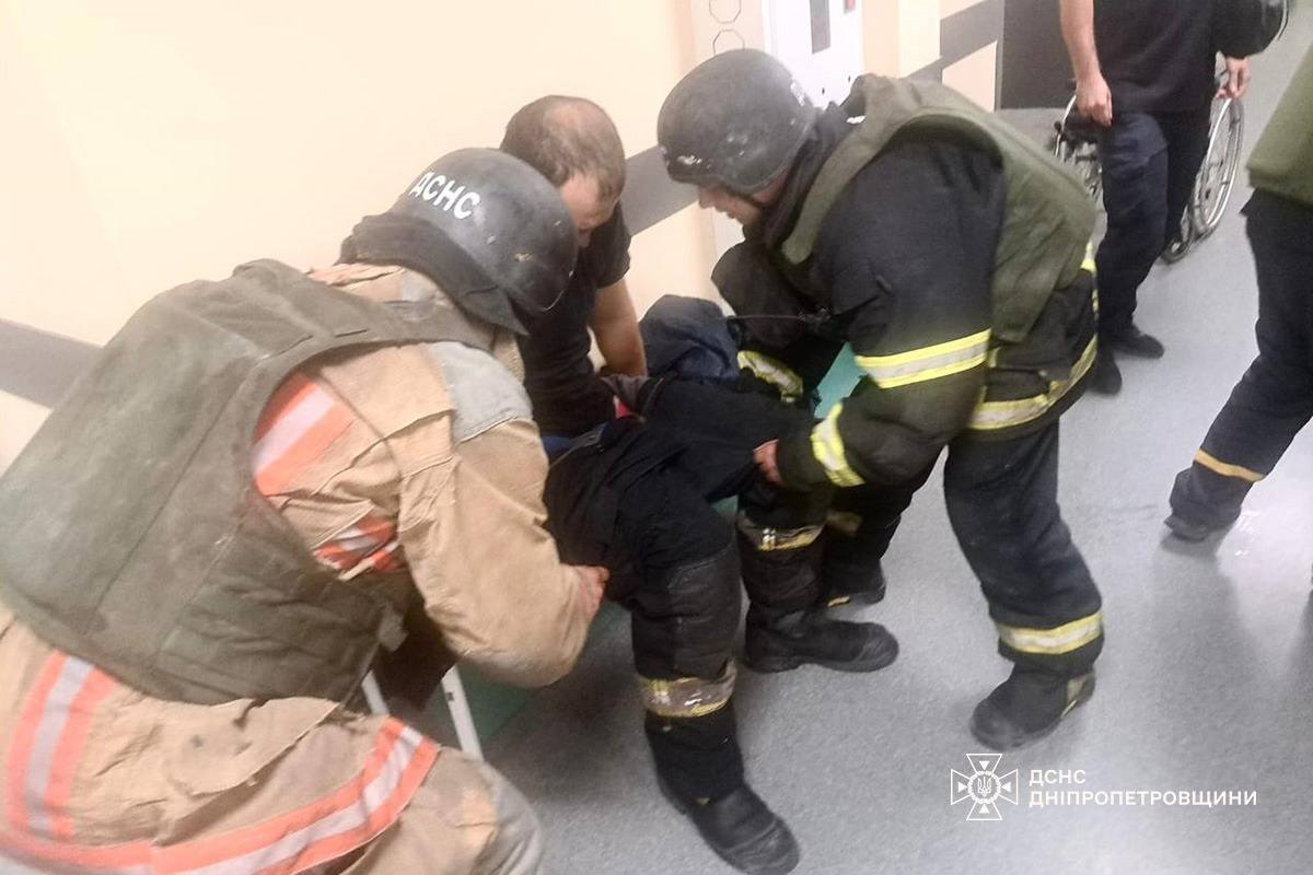 Новини України - У Нікополі росіяни атакували рятувальників: п'ятеро постраждалих