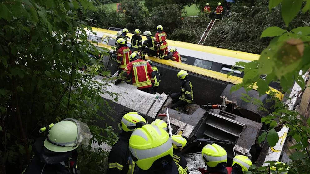 Новини світу - У Німеччині з рейок зійшов потяг: є загиблі