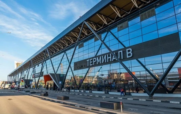 Новини світу - У РФ заявили про атаку дронів під Москвою, аеропорт закрили