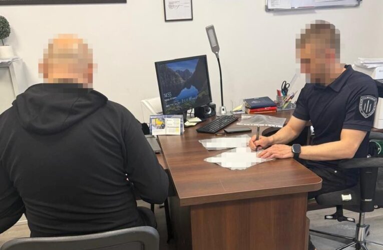 У Рівному працівник СІЗО постачав наркотики арештантці за еротичні фото