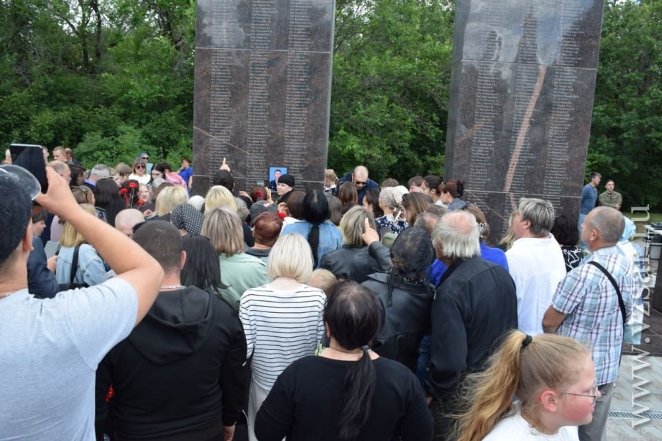 Новини світу - У російському Саратові розширили меморіал загиблим солдатам