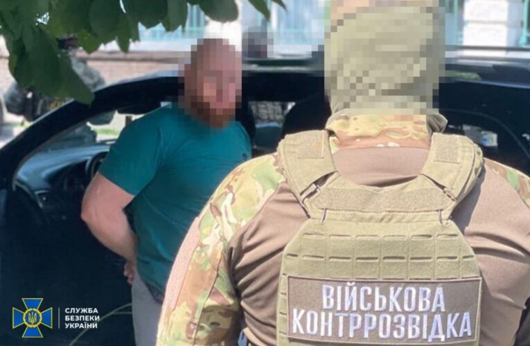 У Запоріжжі подружжя вимагало “відкати” з родин загиблих воїнів