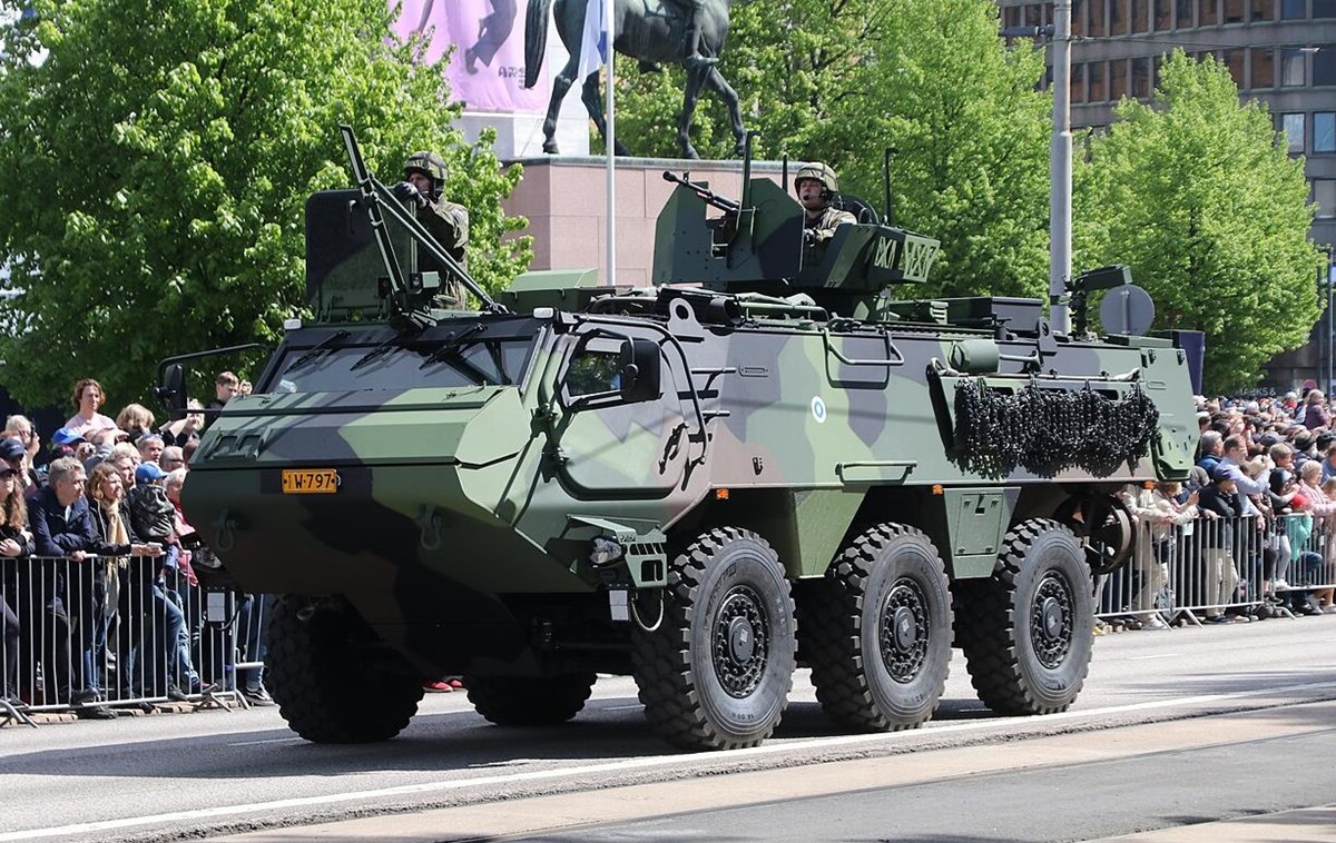 Новини України - Україна одержала від Латвії першу партію БТР Patria