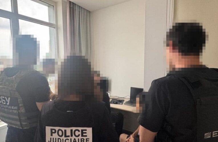 Україна разом з Францією викрили розробника відомої хакерської платформи