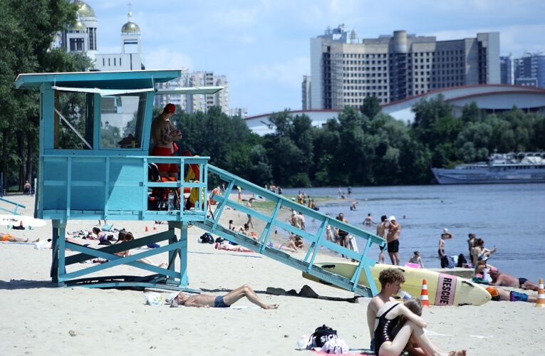 Українцям прогнозують спеку з локальними грозами