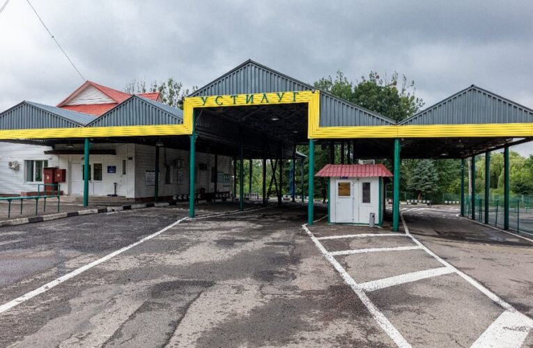 Українцям радять тимчасово уникати перетину кордону з Польщею в Устилузі