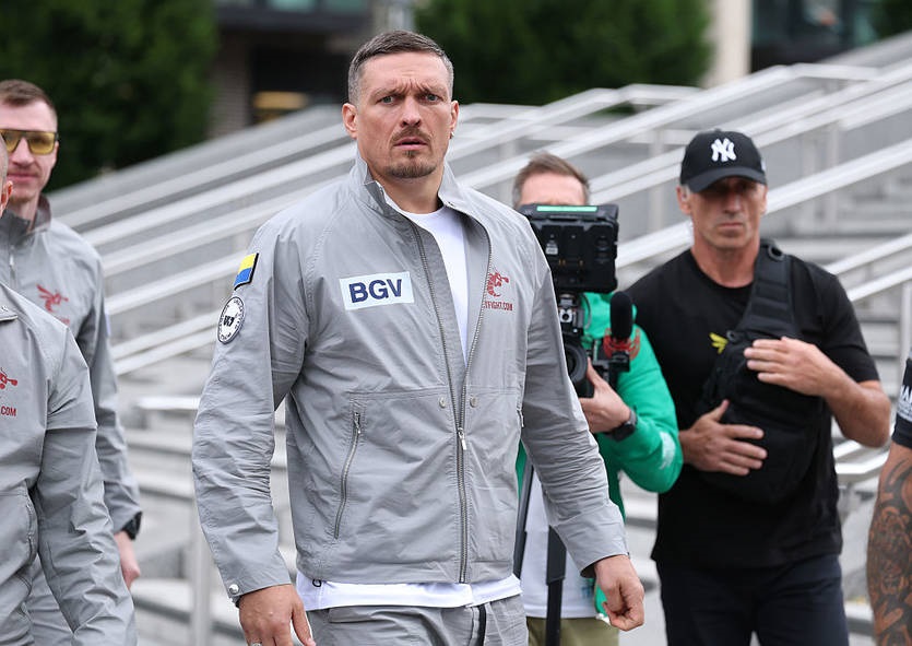 Новини спорту - Усик пояснив своє рішення піти з боксу після двох поєдинків