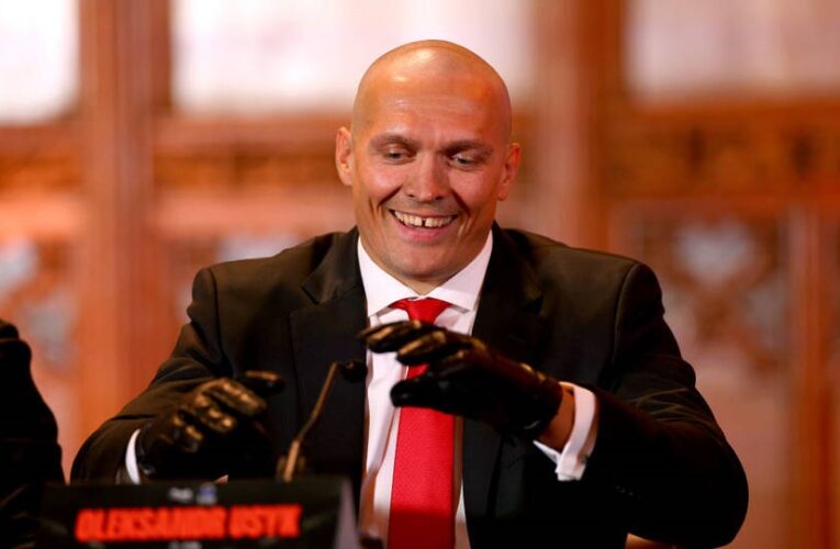 Усик відповів на питання про майбутнє після реваншу з Дюбуа