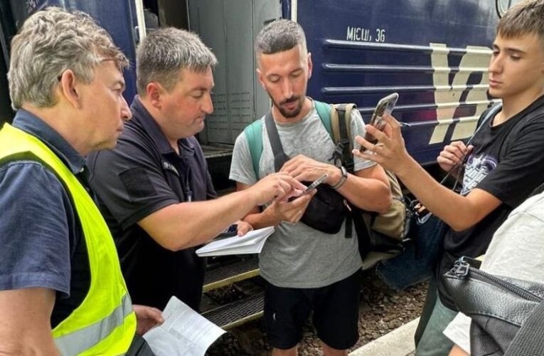 УЗ під час перевірок пасажирів виявила тільки 0,1% порушників