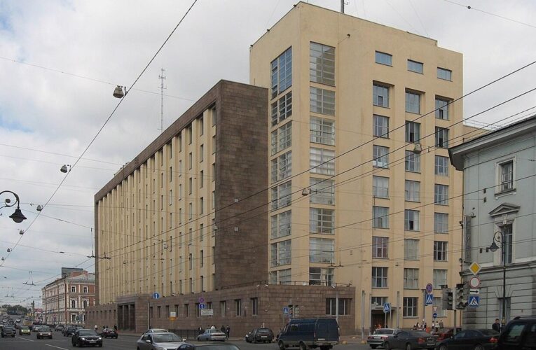 В Росії затримали туристів з Ізраїлю та США за танці будівлею ФСБ