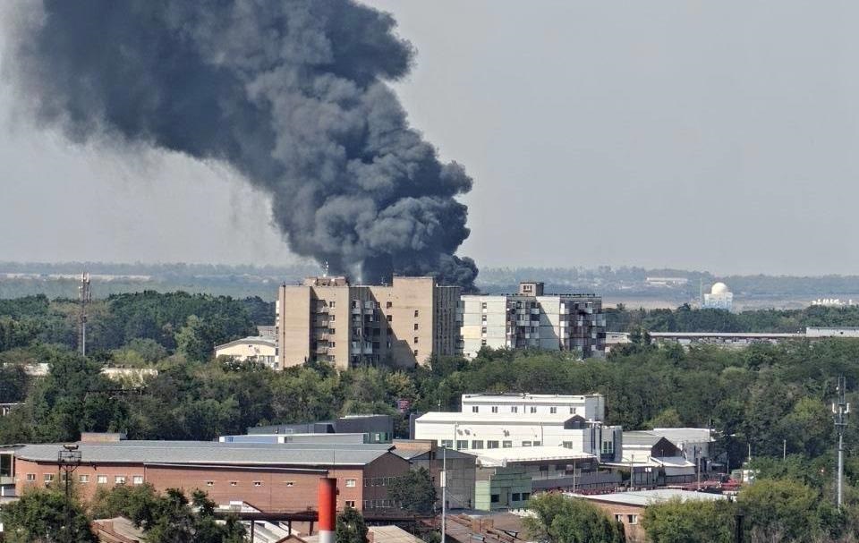 Новини світу - В Ростові на складі спалахнула величезна пожежа