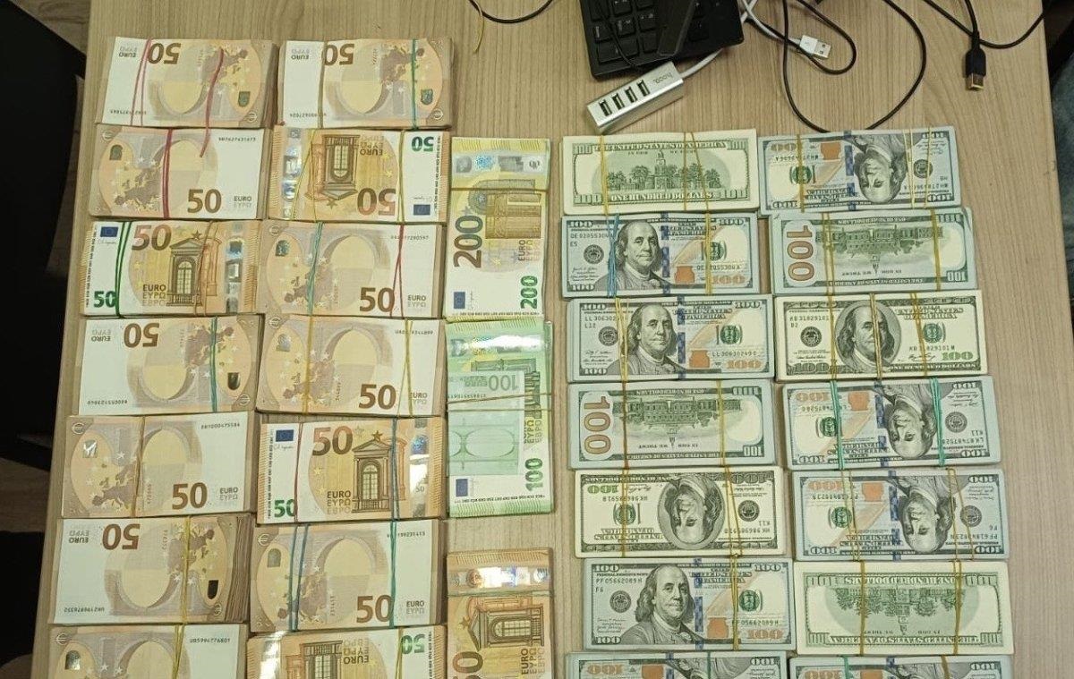 Новини України - В українця вилучили велику суму валюти на кордоні