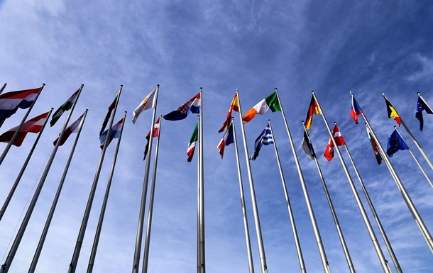 Новини світу - В ЄС схвалили 18-й пакет санкцій проти Росії - ЗМІ