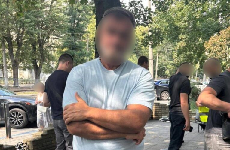 Викрито шахрая, що за гроші обіцяв “працевлаштування” в Офісі генпрокурора