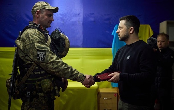 Виплати і додаткові дні відпустки: президент анонсував рішення для армійців