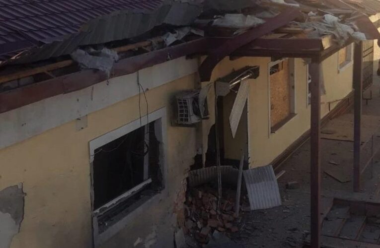 Війська РФ знову обстріляли залізничний вокзал у Херсоні