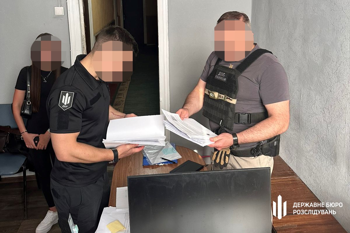 Новини України - Влаштував ухилянту супровід: правоохоронцю з Харкова оголосили підозру