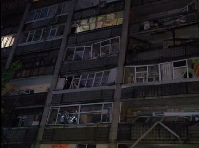 Ворожі КАБи влучили в будинок у Сумах: є поранені