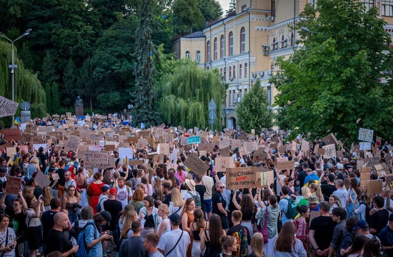 ЄС погрожує блокувати €50 млрд допомоги через НАБУ і САП – ЗМІ