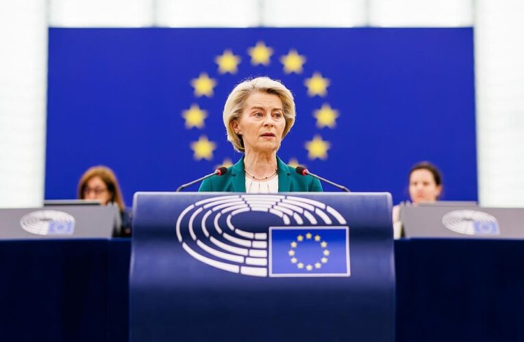 Європарламент відхилив вотум недовіри фон дер Ляєн