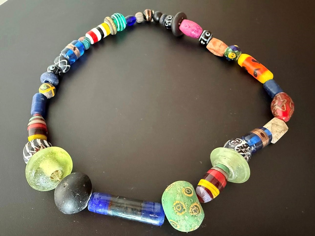 Новини України - З України намагалися вивезти давньоруські намистини