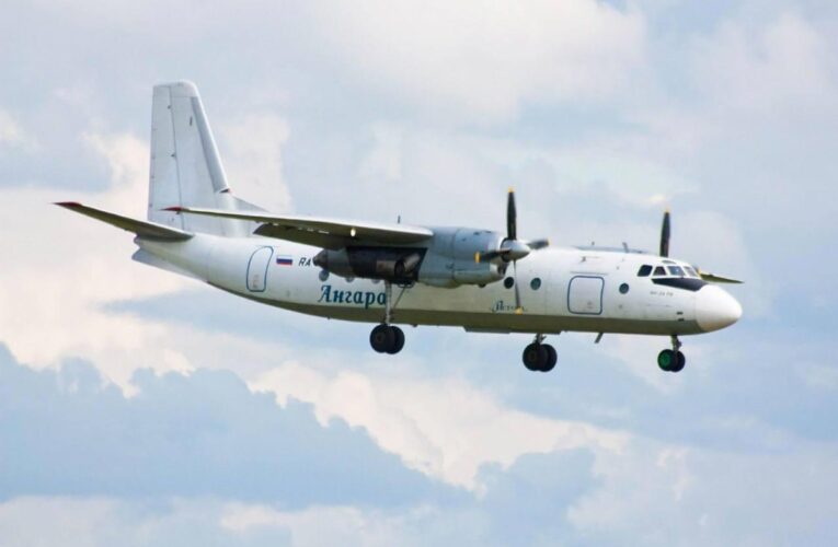 З’явилося відео падіння літака Ан-24 у Росії
