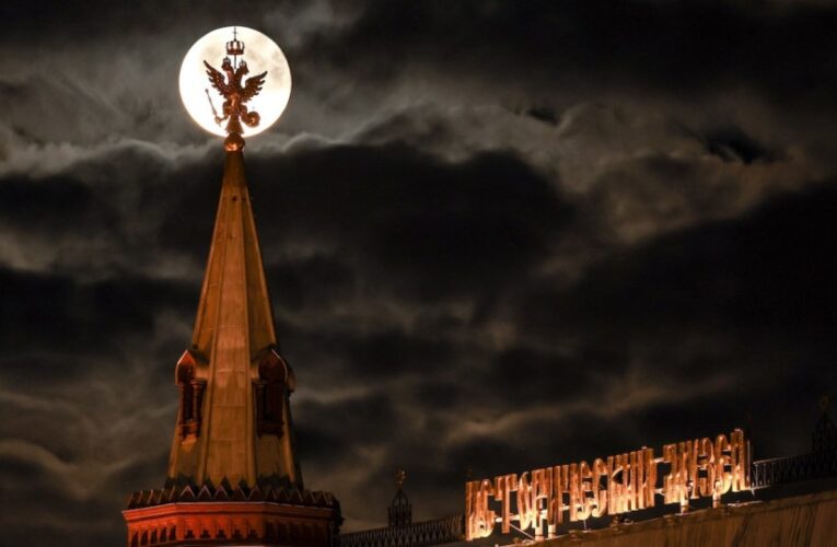 За період війни в РФ за загадкових обставин померло 20 чиновників – ЗМІ