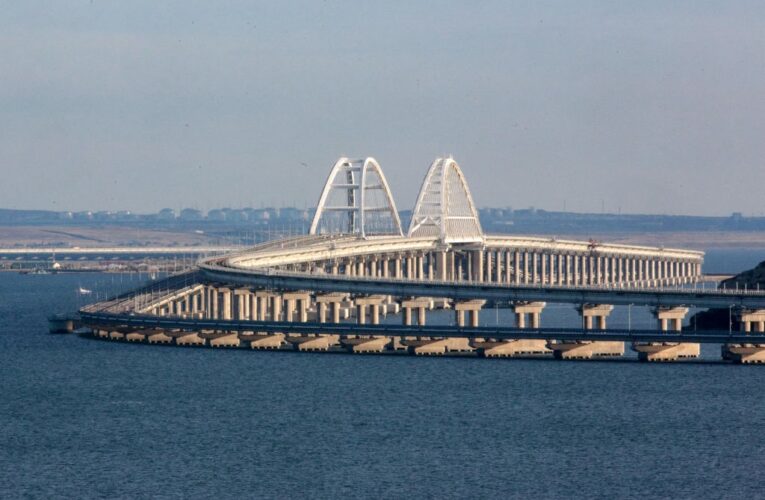 Затор з авто на Кримському мосту встановив рекорд – 22 кілометри