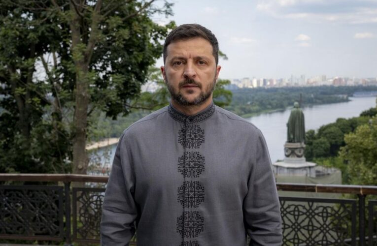 Зеленський привітав українців з Днем Державності