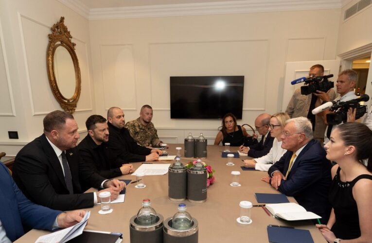 Зеленський розповів про що говорив з Келлогом