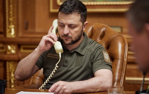 Зеленський та Трамп обговорять призупинення поставок зброї зі США – ЗМІ