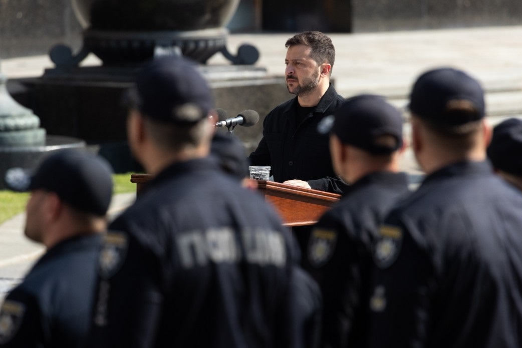 Новини України - Зеленський вручив держнагороди поліцейським