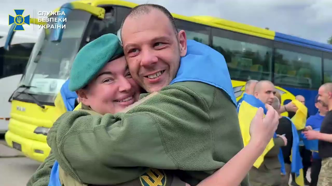 СБУ показала ексклюзивне відео обміну полоненими 24 серпня