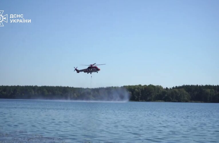 Для ліквідації наслідків удару по столиці залучалась авіація ДСНС України