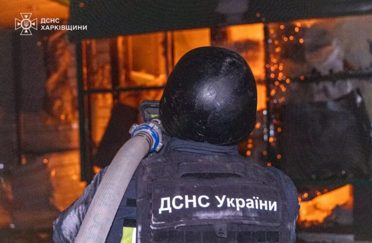 Атака на Харків: здійнялася пожежа на підприємстві