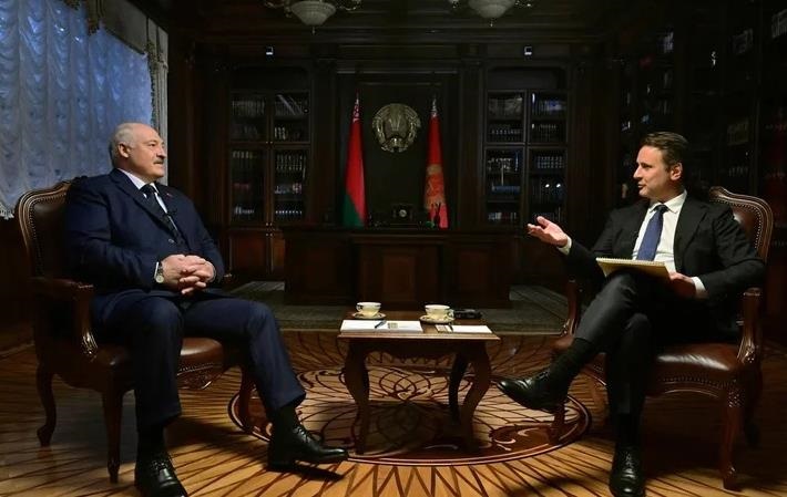 Багато про що шкодує: Лукашенко в інтерв’ю передав послання Путіна