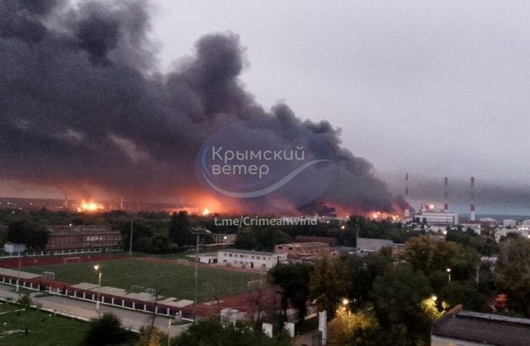 Бензин в РФ буде дефіцитом. Масштабні удари по НПЗ