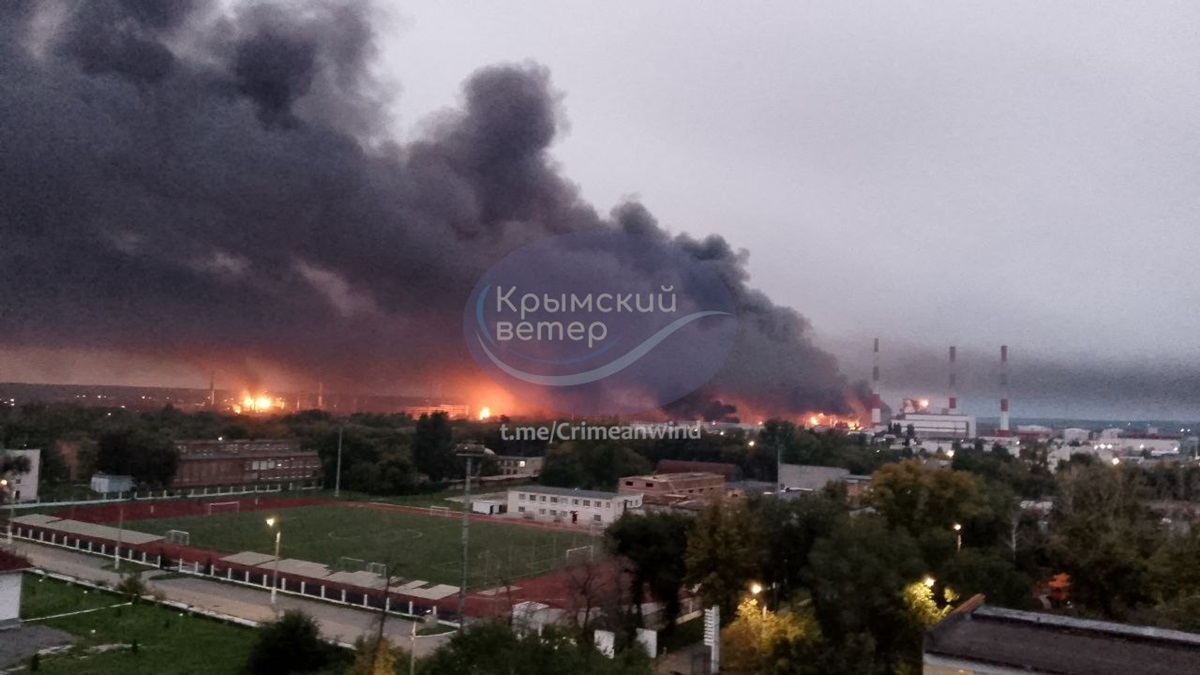 Новини світу - Бензин в РФ буде дефіцитом. Масштабні удари по НПЗ