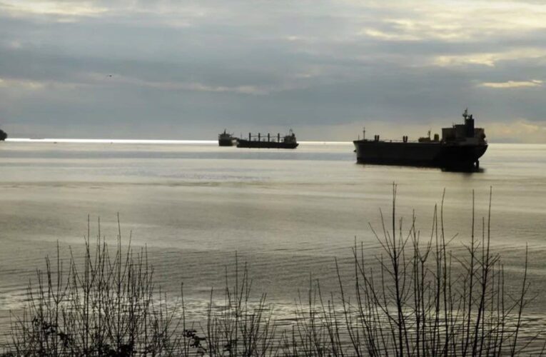 Біля Чукотки вибухнув танкер “тіньового флоту” РФ