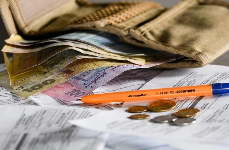 Борги українців за комуналку склали понад 100 млрд гривень