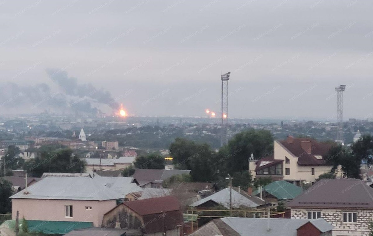 Новини світу - БПЛА атакували НПЗ у Сизрані - соцмережі