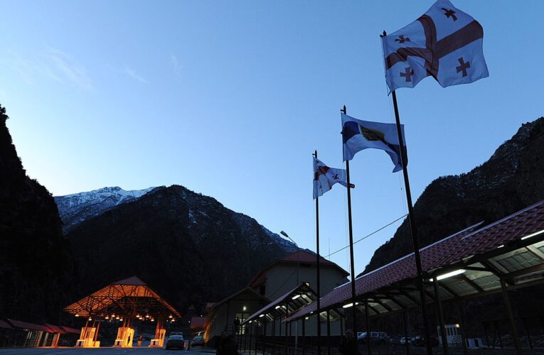 Депортовані з РФ українці на грузинському кордоні оголосили голодування