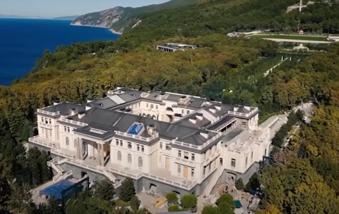 Новини світу - Дрони підпалили ліс під палацом Путіна - ЗМІ