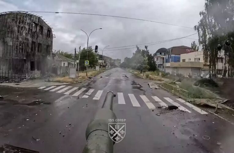 Два міста майже оточені. Ситуація на Донбасі