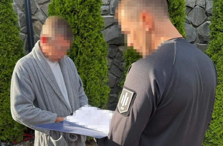 Екскерівника ДСНС Київщини підозрюють у привласненні коштів