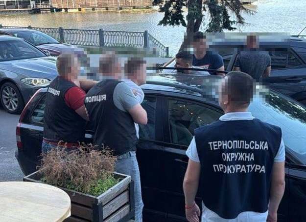 Експравоохоронець організував схему для ухилянта, залучивши лікарів