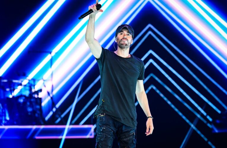 Енріке Іглесіас з дружиною чекають на поповнення