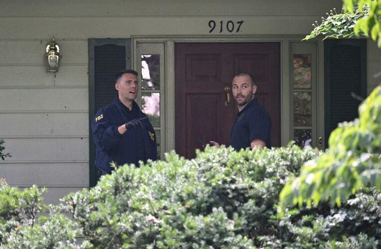 ФБР провело обшук в будинку екс-радника і критика Трампа