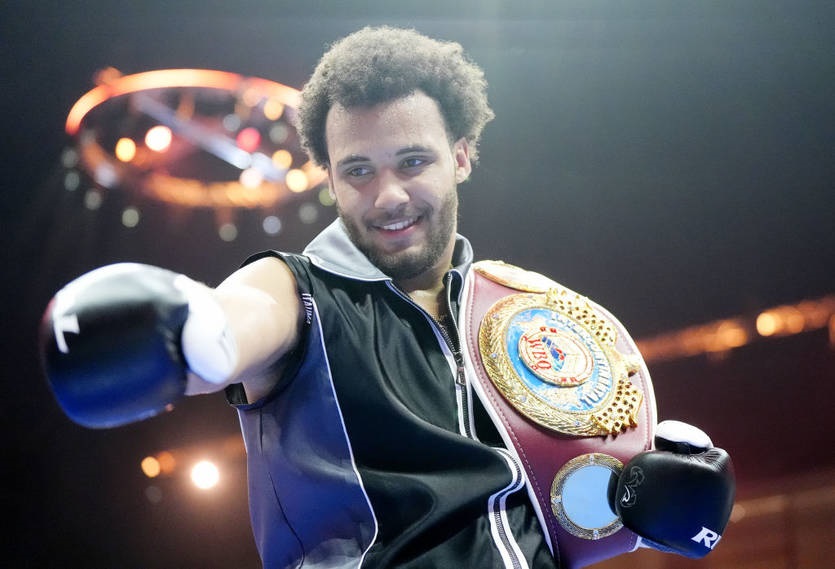 Новини спорту - Френк Воррен: Ітаума може досягти ще більших успіхів після бою з Вайтом