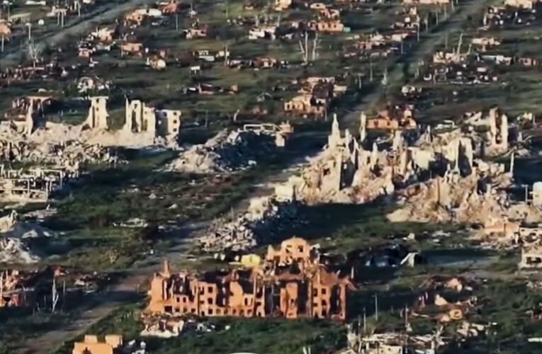 Груда каміння: військові показали, як виглядає Вовчанськ